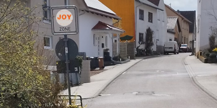 https://laut.fm/joy